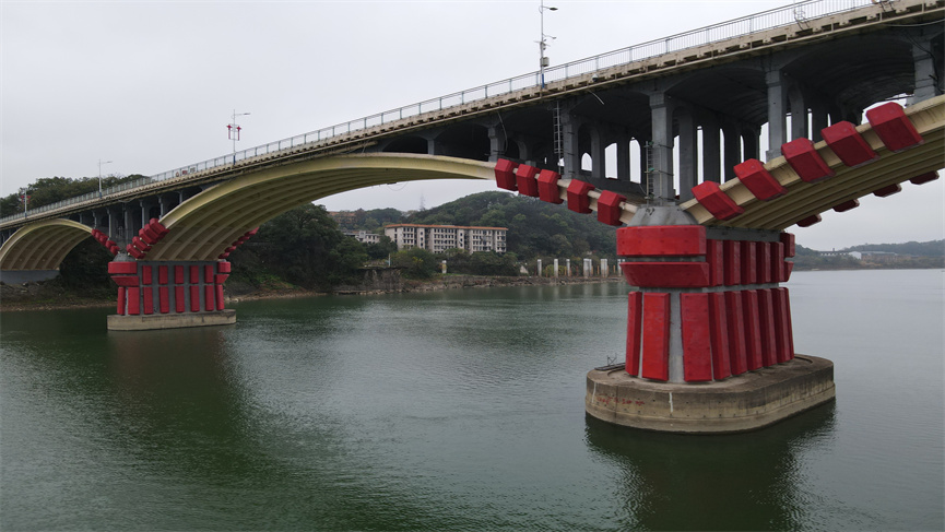會龍山大橋固定式防撞塊