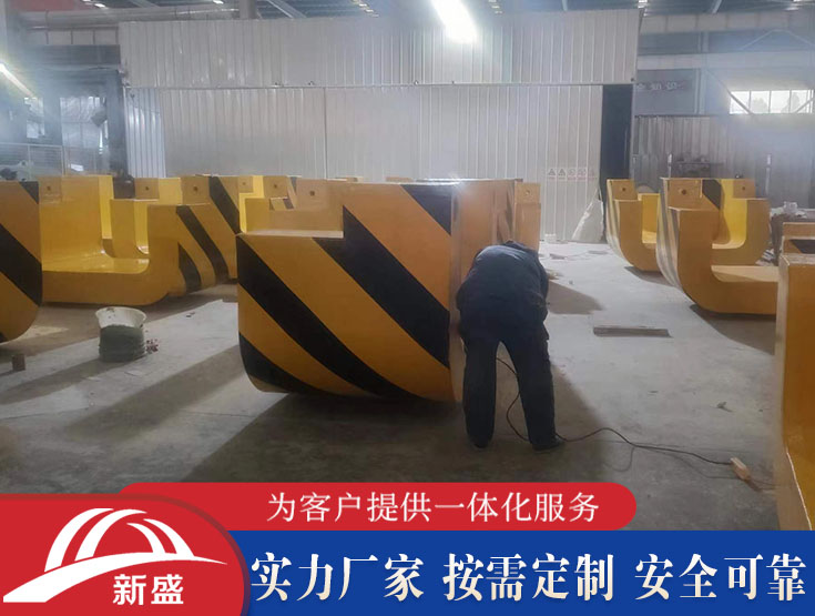 西安市公路路墩防車(chē)撞保護(hù)裝置