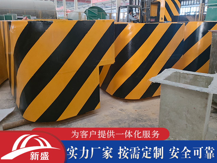 新盛供應(yīng)高速公路防撞設(shè)施 鋼覆復(fù)合材料防撞裝置